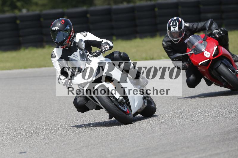 /27 12.06.2025 Ducati Schweiz Trackday Warmup  ADR/blau-bleu/6